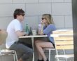 Emma Roberts und Evan Peters drehten zusammen den Film "Adult World"