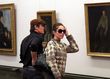 Josh Brolin und seine Frau sind bereits in Berlin angekommen und besuchen ein Museum