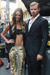 Anlässlich der Show von Roberto Cavalli setzte Sharni auf einen freizügigen Style