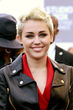 Miley freute sich auf Twitter, dass sie die Nummer 1 der "Hot 100" eines Männermagzins ist
