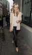 Der Look vereint, rockige und elegante Elemente