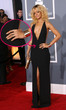 Rihanna hat sich ihre goldenen Maniküre einiges kosten lassen