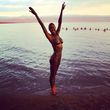 Stacy Keibler ist selbst im Matsch noch wunderschön