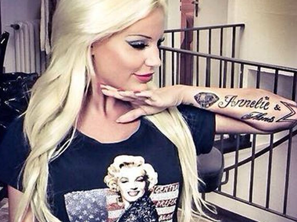 GinaLisa präsentiert stolz ihr neues Tattoo Promiflash.de