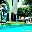 Ashley Tisdale grillt dort 