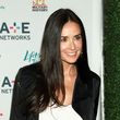 Nach den neusten Unterhaltsforderungen von seiner Ex, Demi Moore, scheint Ashton die Auszeit in London zu genießen