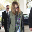 Jessica Alba setzt auf Lagen-Look am Flughafen in L.A.