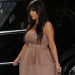 In der Premiere zu Staffel 8 von "Keeping up with the Kardashians" soll sie es per Ultraschall erfahren