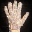 Ebenso wie der Verkauf seines Handschuhs vor wenigen Monaten Ebenso wie der Verkauf seines Handschuhs vor wenigen Monaten