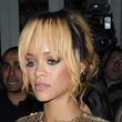 Ein unbekannter Mann hat es geschafft, auf Rihannas Dach zu klettern