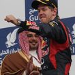 Der Wachs-Zwilling zeigt Sebastians typische Siegerpose mit dem berühmten "Vettel-Finger"