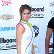 Selena Gomez kam im Cut-Out-Kleid zu den Billboard Awards