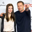 Tils Tochter Luna spielt in dem Film ein Waisenkind, Til selbst einen ehemaligen Elitensoldaten