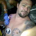 Bam ließ sich ein "Random Hero"-Tattoo stechen