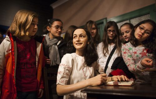 Anne Franks Wachsfigur wird in Berlin ausgestellt Anne Franks Wachsfigur wird in Berlin ausgestellt