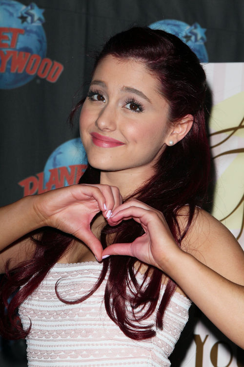Ariana Grande war früher Fan eines ganz bestimmten Charakters aus "Harry Potter" Ariana Grande war früher Fan eines ganz bestimmten Charakters aus "Harry Potter"