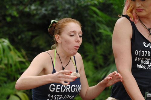 Georgina wird gemobbt Georgina wird gemobbt