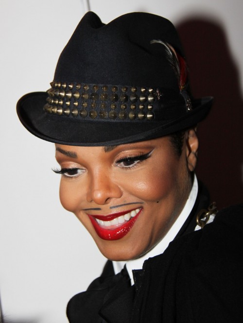 Janet Jackson trägt jetzt Hut und Bart Janet Jackson trägt jetzt Hut und Bart