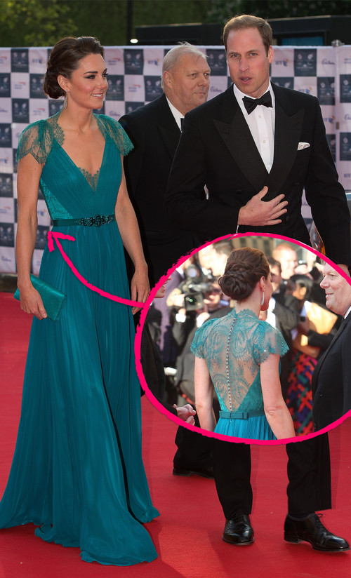 Kate Middleton erschien jetzt im petrolblauen Spitzen-Kleid auf dem roten Teppich Kate Middleton erschien jetzt im petrolblauen Spitzen-Kleid auf dem roten Teppich