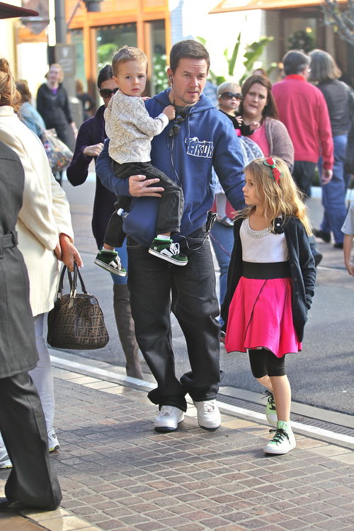 Mark Wahlberg - Mark Wahlberg nahm seine Kinder mit zur Tattoo-Entfernung Mark Wahlberg - Mark Wahlberg nahm seine Kinder mit zur Tattoo-Entfernung