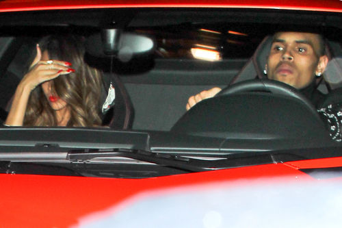 Rihanna und Chris Brown wurden nun nach den Grammys beim Verlassen eines Clubs gesichtet Rihanna und Chris Brown wurden nun nach den Grammys beim Verlassen eines Clubs gesichtet