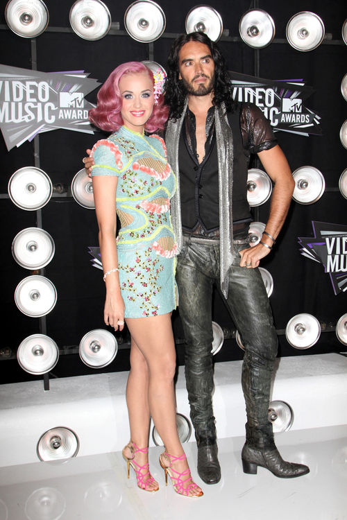 Russell Brand macht Späße über das Sex-Leben von Katy Perry Russell Brand macht Späße über das Sex-Leben von Katy Perry