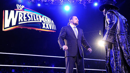 Undertaker - Triple H hat das Match gegen den Undertaker angenommen Undertaker - Triple H hat das Match gegen den Undertaker angenommen