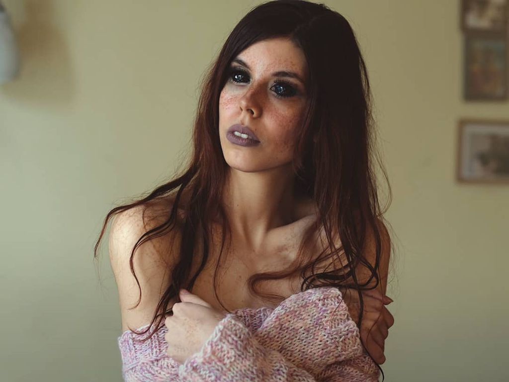 Get Trauriges auge tattoo For iPhone