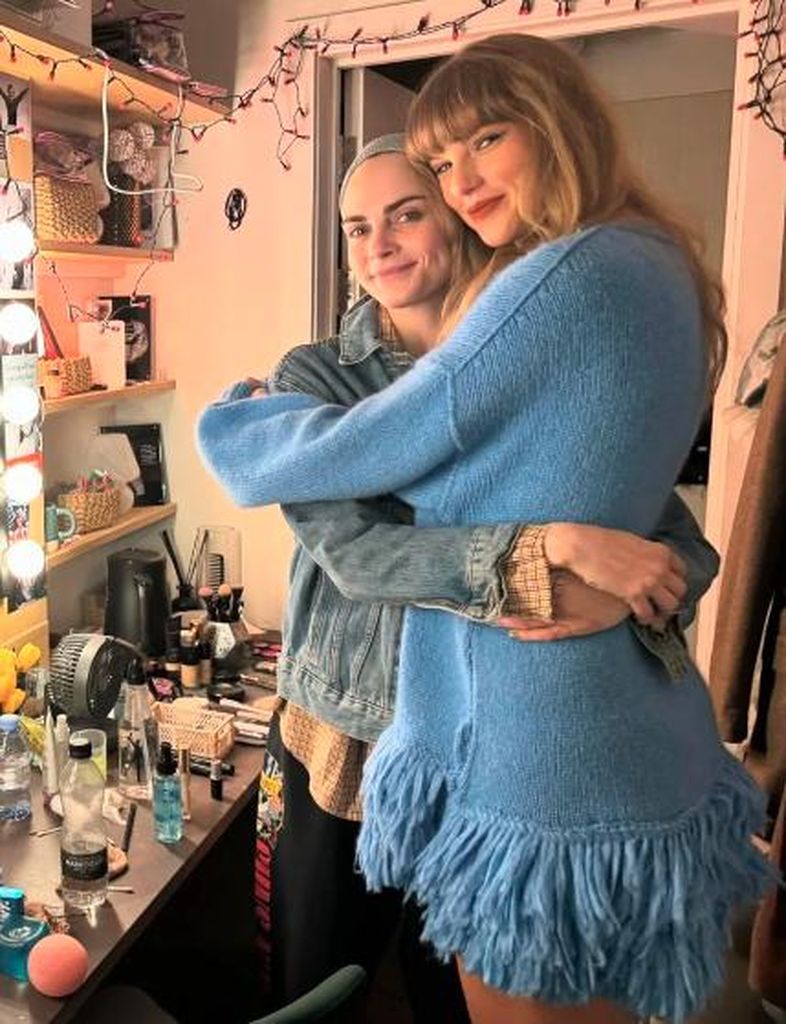 Ganz entspannt: Cara Delevingne und Freundin gehen spazieren, حجم الصورة 786x1024