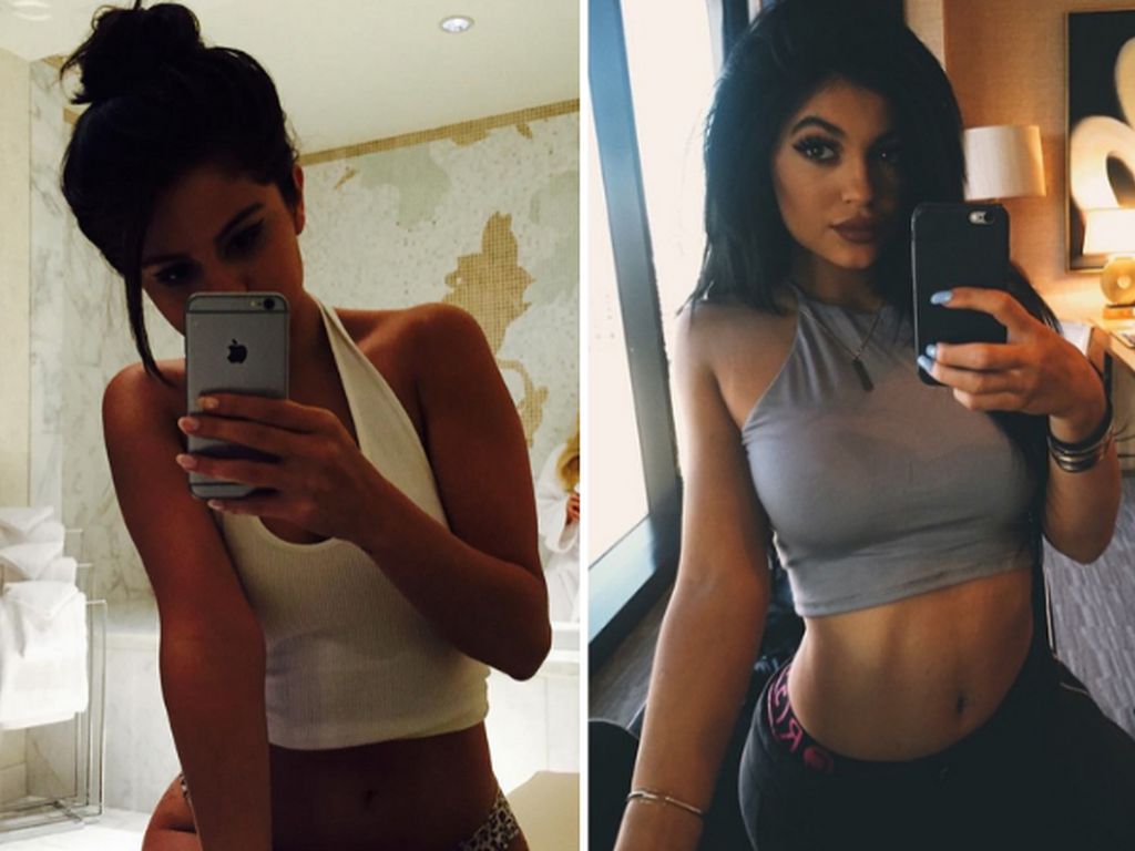 Bekannte SelfiePose Selena Gomez imitiert Kylie Jenner Promiflash.de Bekannte SelfiePose Selena Gomez imitiert Kylie Jenner Promiflash.de