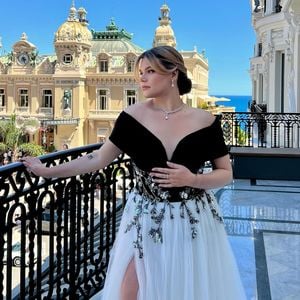 Mit Ballkleid: Camille Gottlieb ehrt ihre Oma Grace Kelly