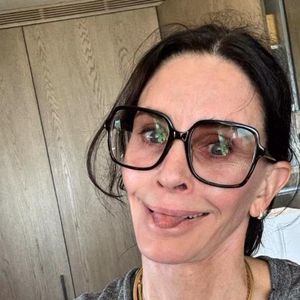 "Nutzlose Selfies"-Parade: Courteney Cox zeigt sich uneitel