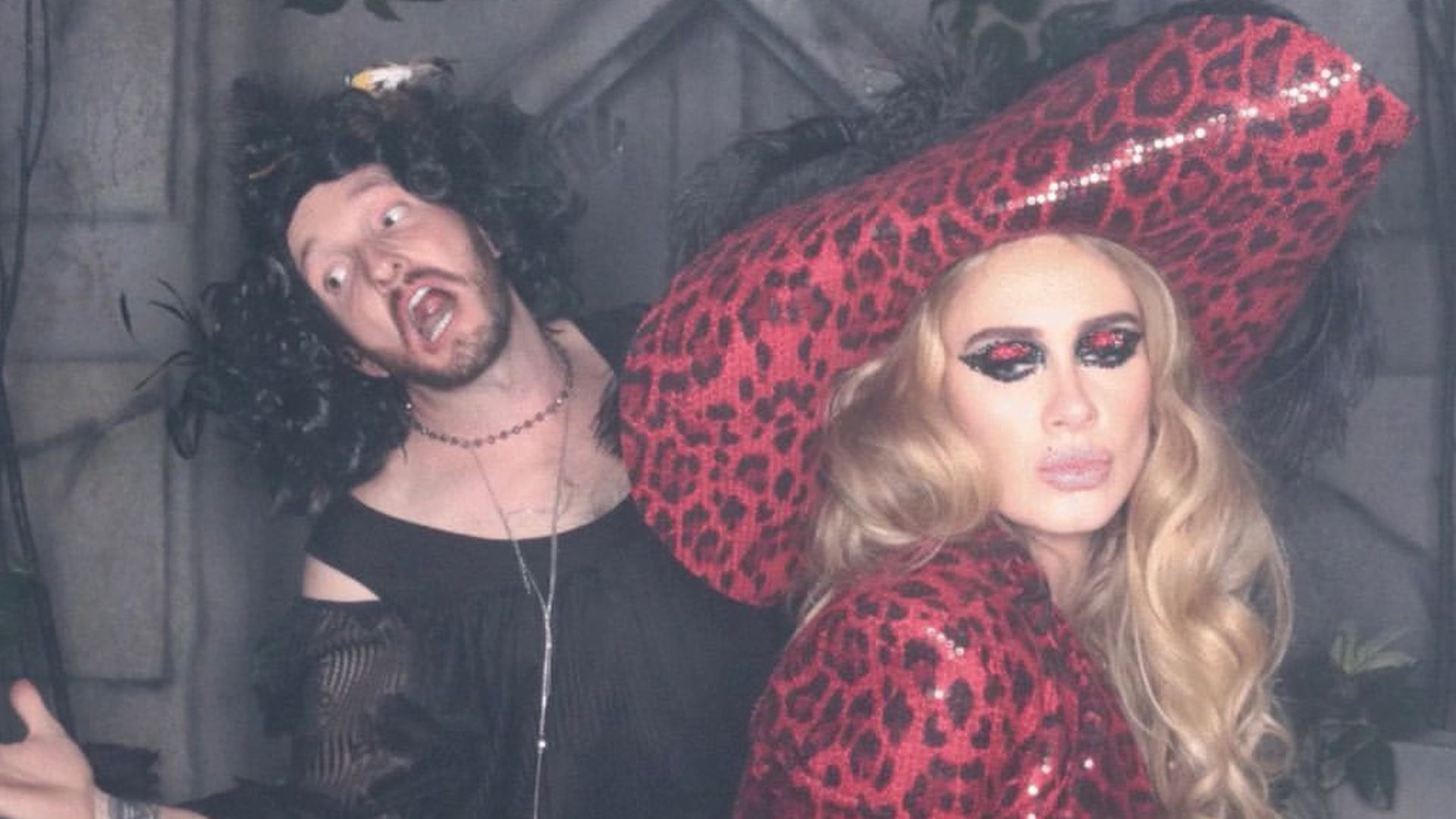 Hier Prasentiert Adele Ihre Schlanke Figur Als Piratenbraut
