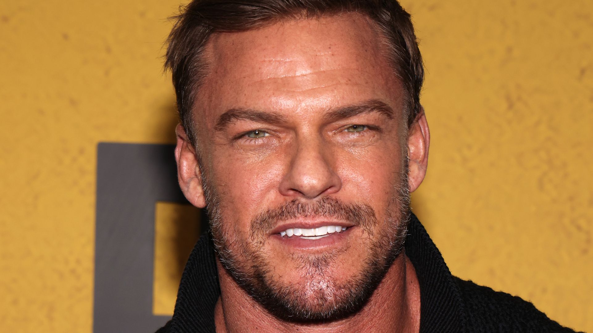 -Reacher-Star-Alan-Ritchson-kassiert-blaues-Auge-bei-Dreh