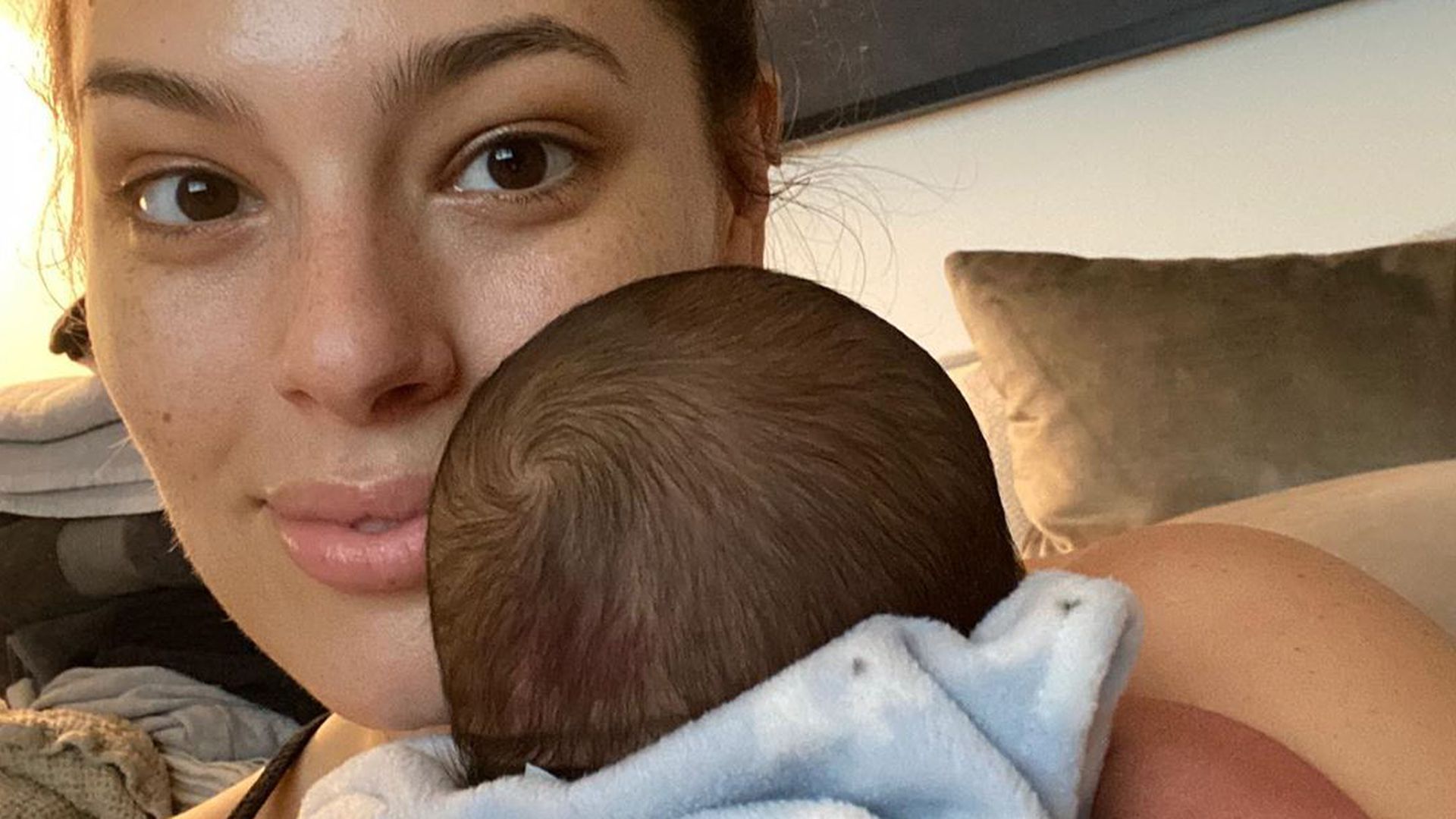 So süß gratulierte Ashley Graham ihrem Sohn zum Geburtstag(00)