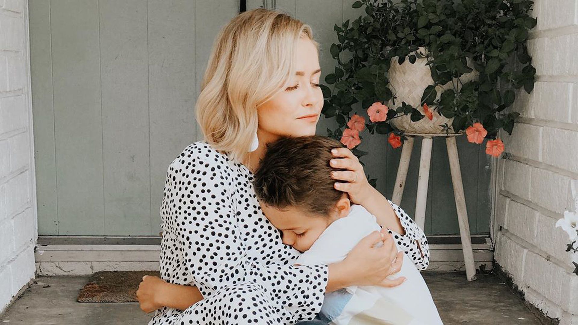 Ashley Treibt Es Mit Sabrinas Freund Vor Ihren Augen Ashley Treibt Es Mit Sabrinas Freund Vor Ihren Augen