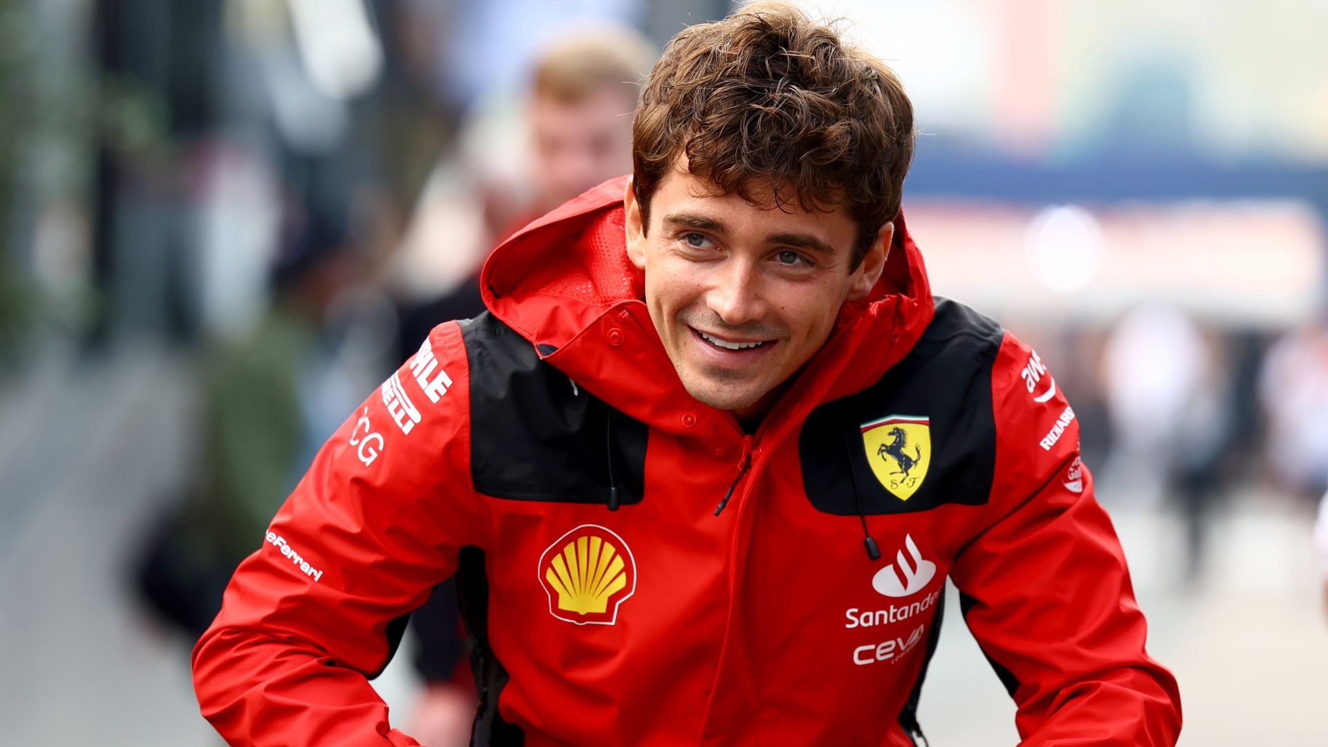 Wird Charles Leclerc etwa bald auf der ESCBühne performen?