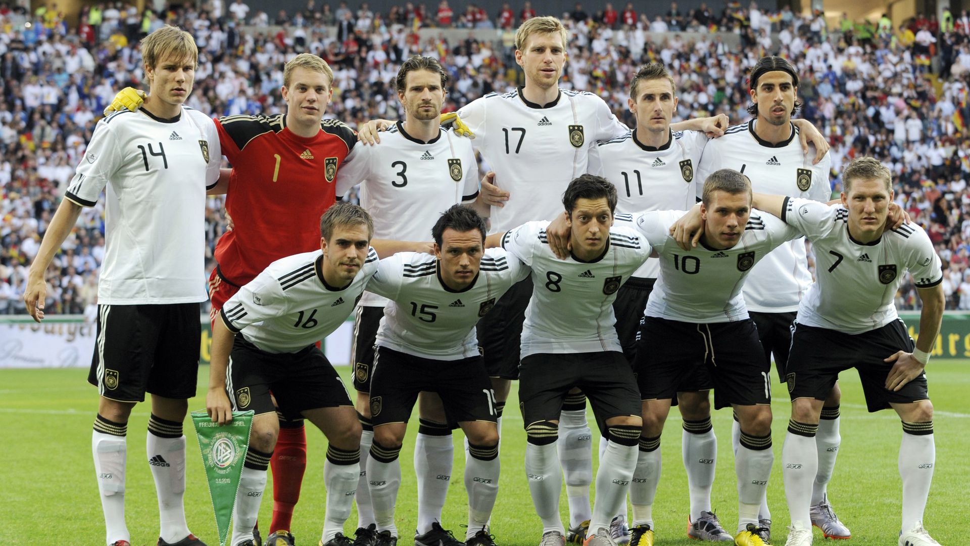 Deutsche Fußballnationalmannschaft Promiflash.de