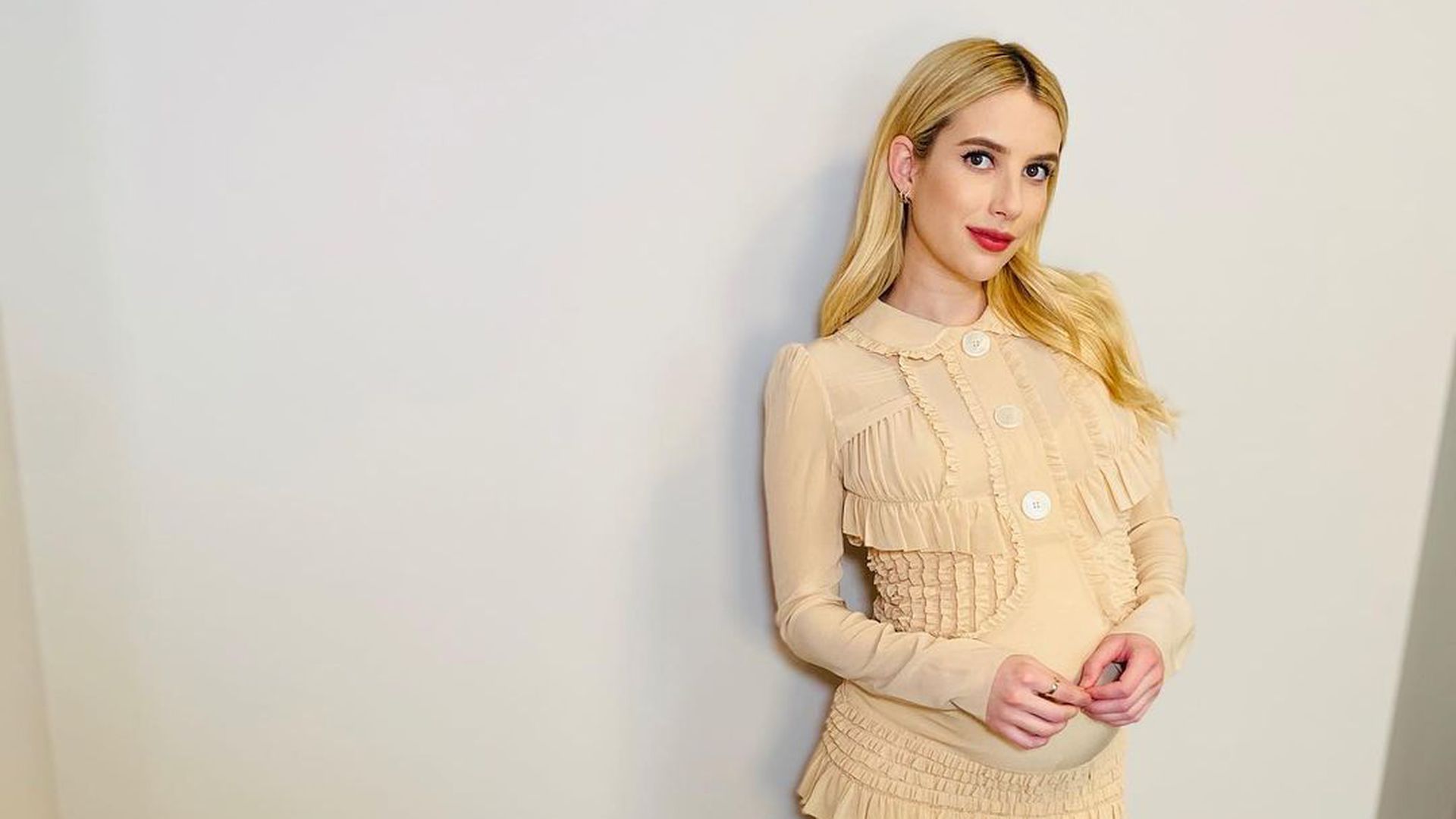 deutsche emma stopft sich mit einem dildo deutsche emma stopft sich mit einem dildo