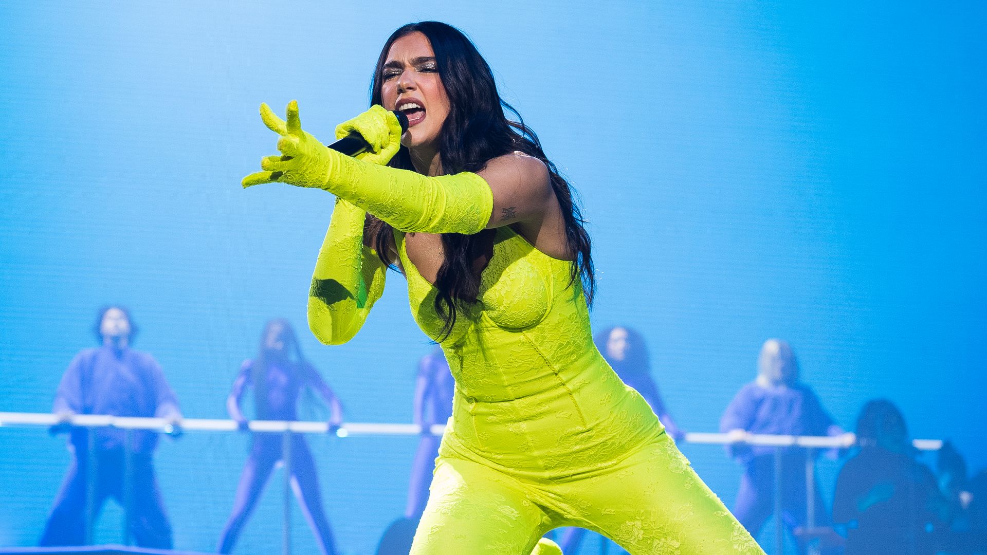 Hellwach-Dua-Lipa-kann-nach-Konzerten-nicht-einschlafen