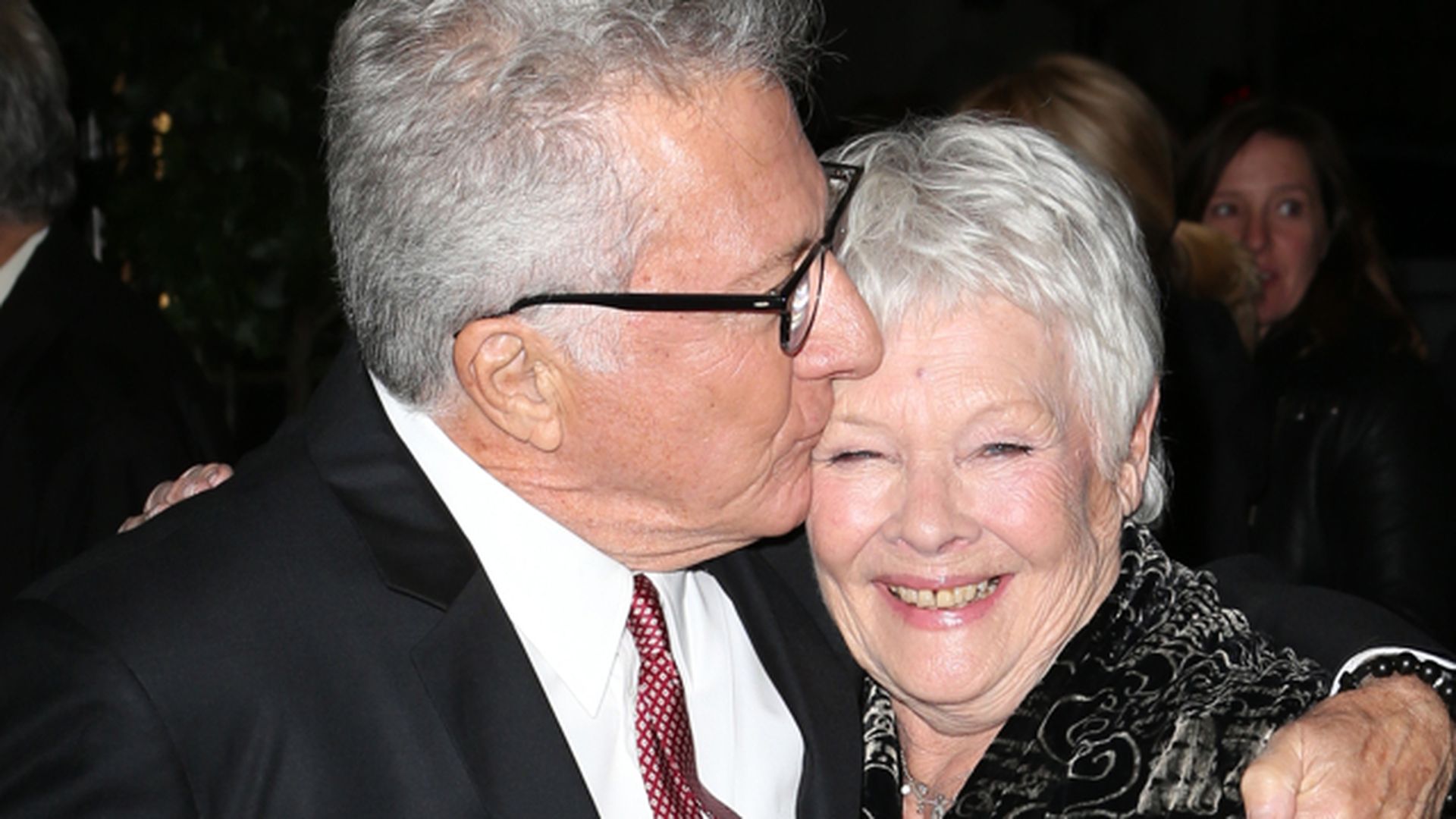 Dustin Hoffman So flirtet er mit Judi Dench Promiflash.de
