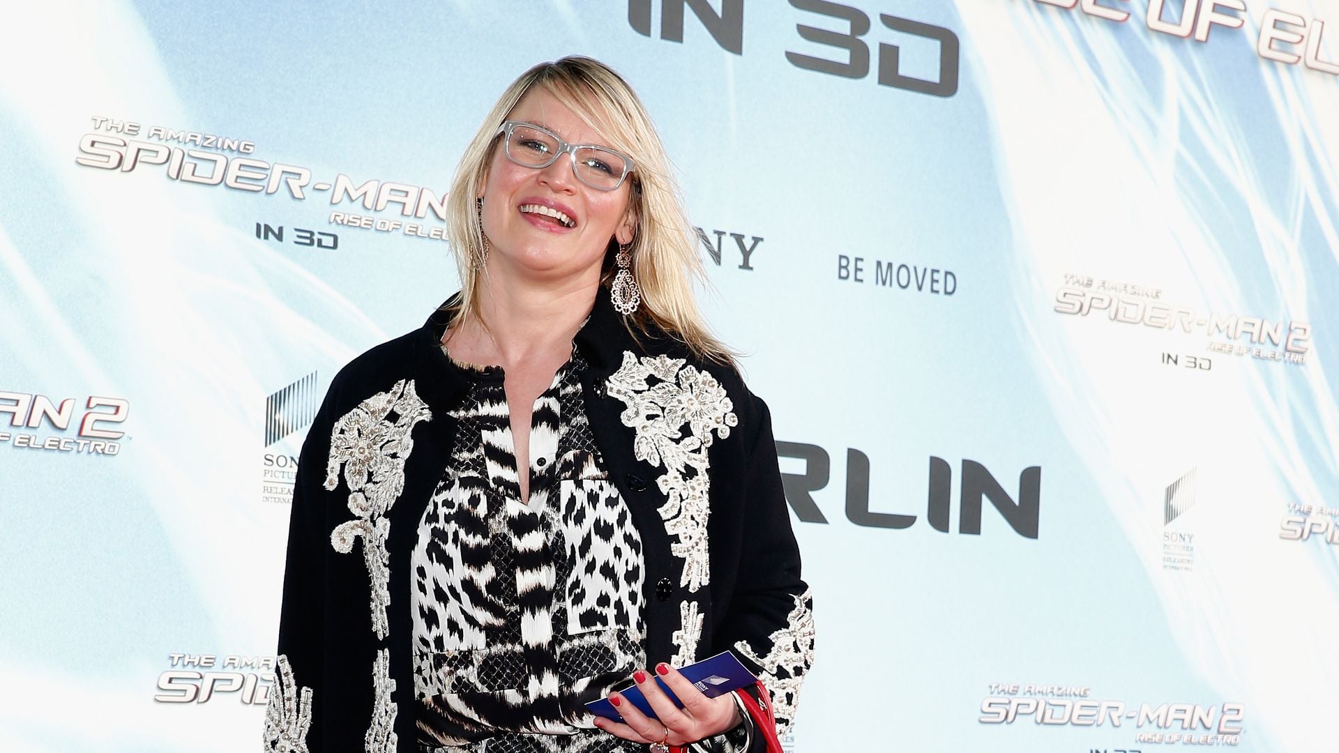 Ex-Sat.1-Moderatorin: Bruder starb im Altkleider-Container