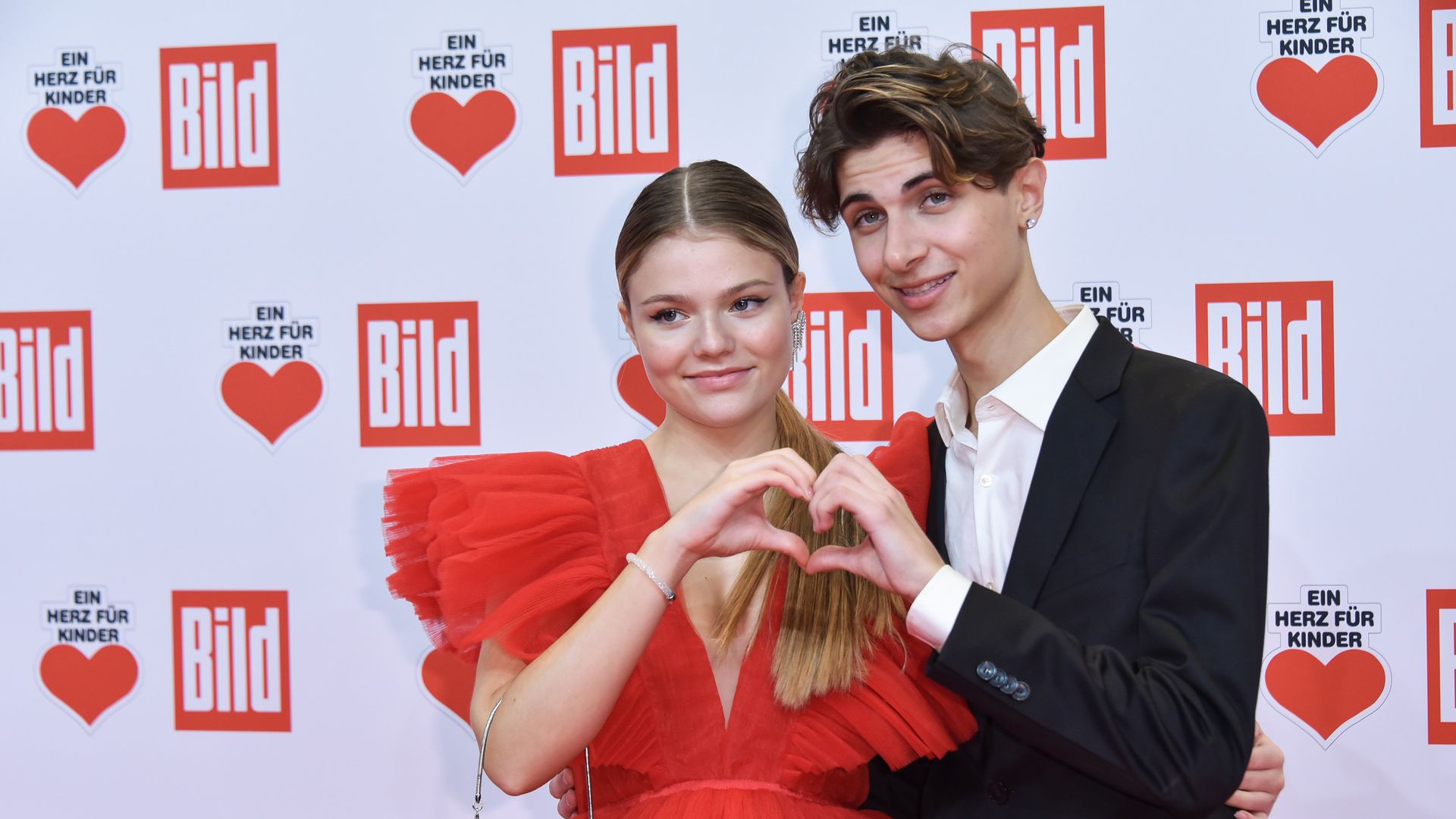 Susses Paar Debut Faye Montana Und Lukas Rieger Auf Event Promiflash De