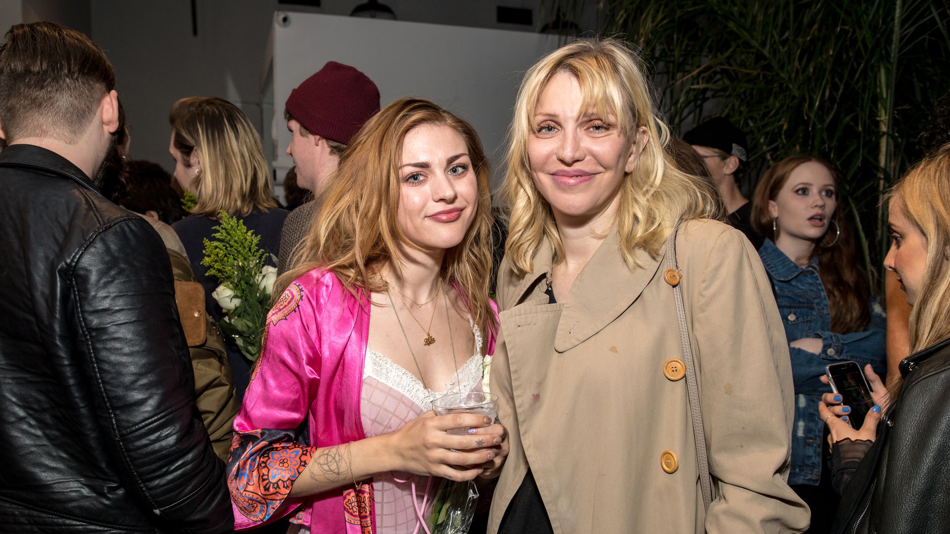 Kurt Cobain And Courtney Love Strange Love The Story Of Kurt Cobain