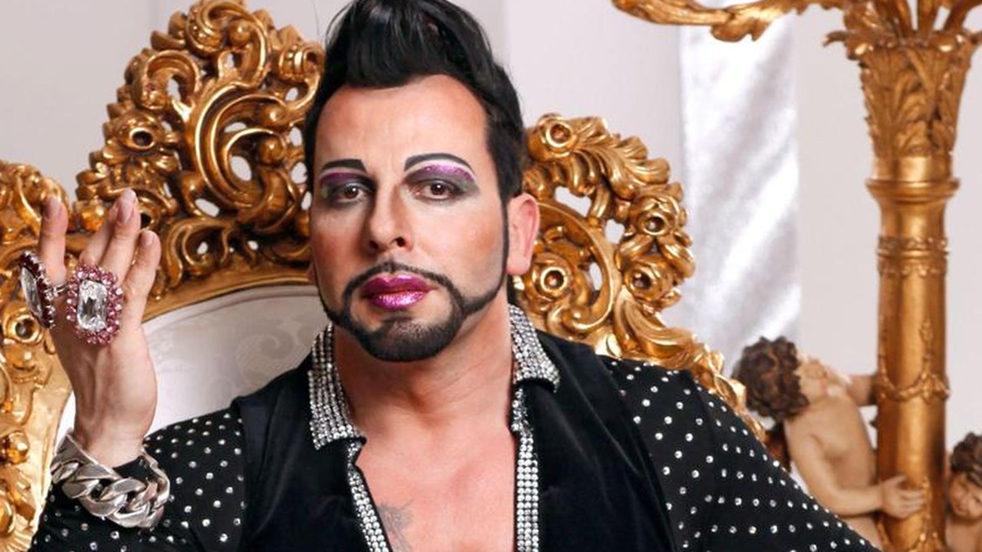 OPFan Glööckler kurz vor der BrustOperation? Promiflash.de