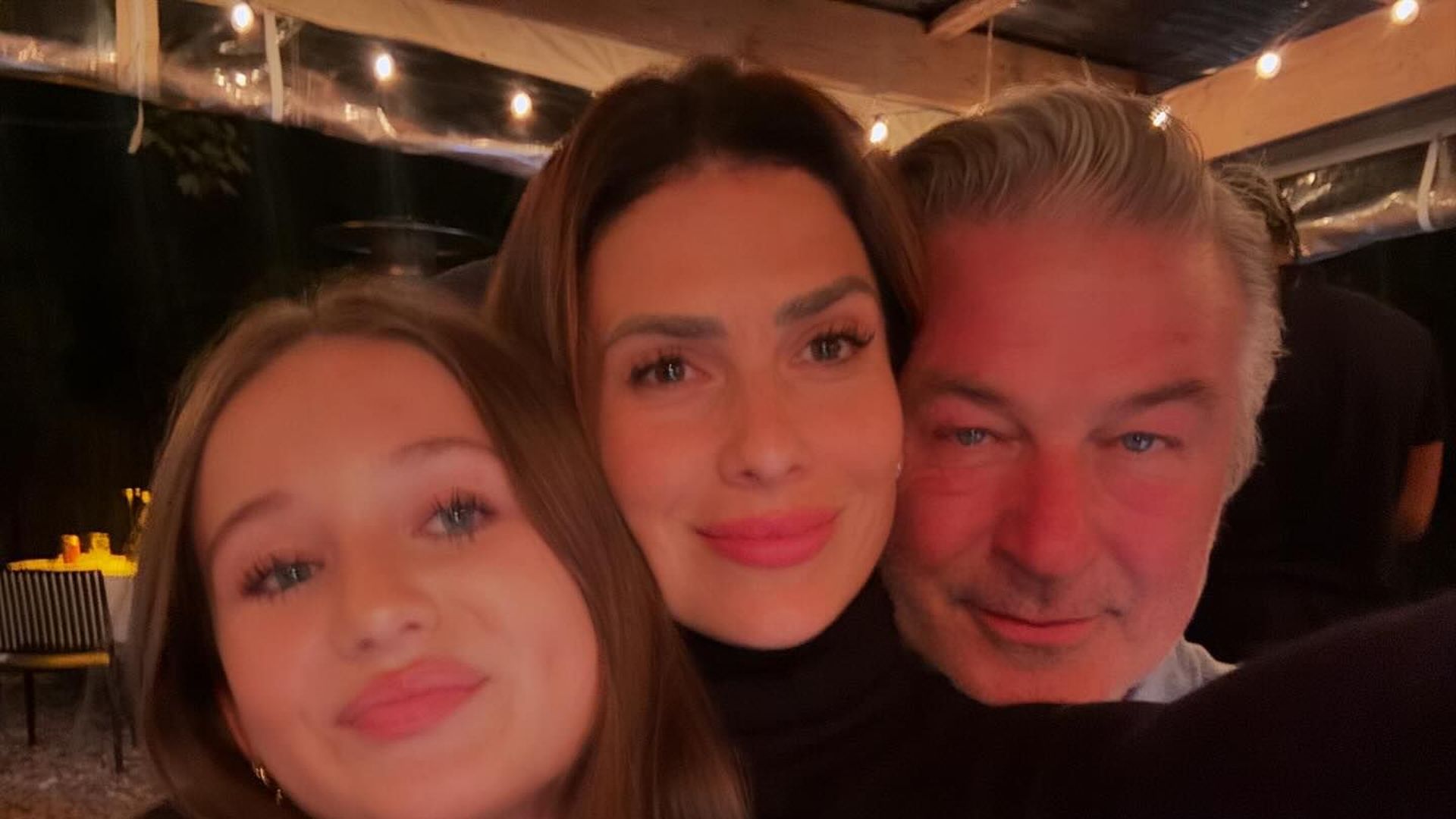 Fans-entsetzt-Alec-Baldwins-Tochter-11-tr-gt-Make-up