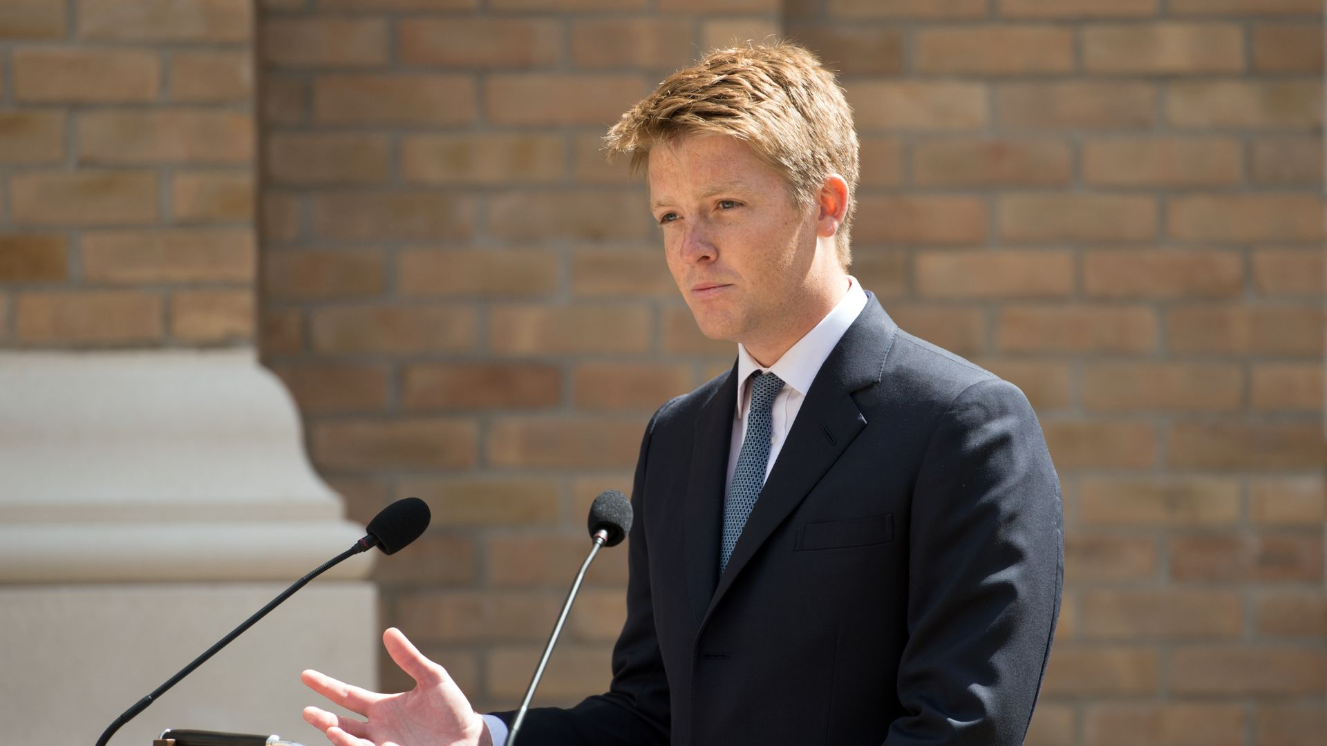 Hugh Grosvenor Promiflash