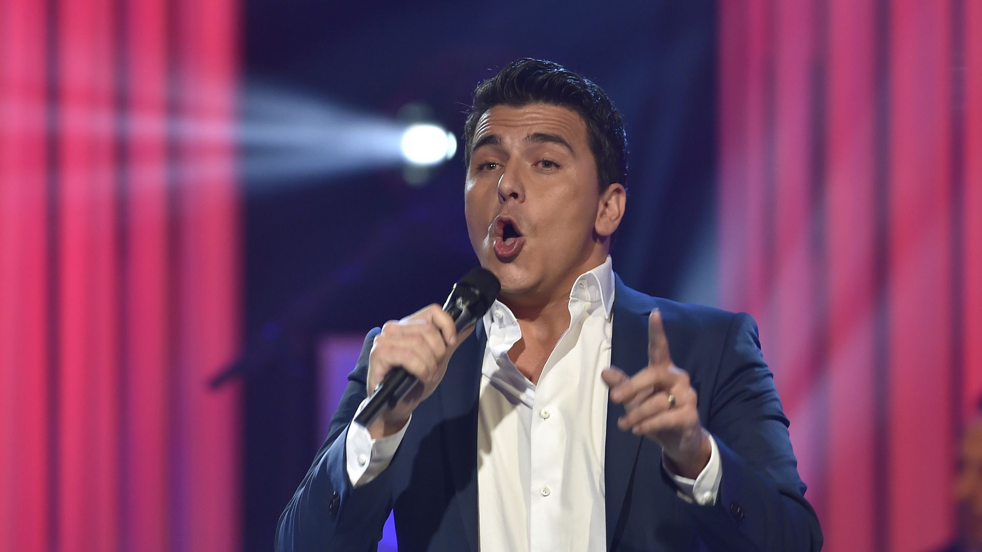 KLUBBB3Star Jan Smit meldet sich nach AugenOP aus Klinik KLUBBB3Star Jan Smit meldet sich nach AugenOP aus Klinik