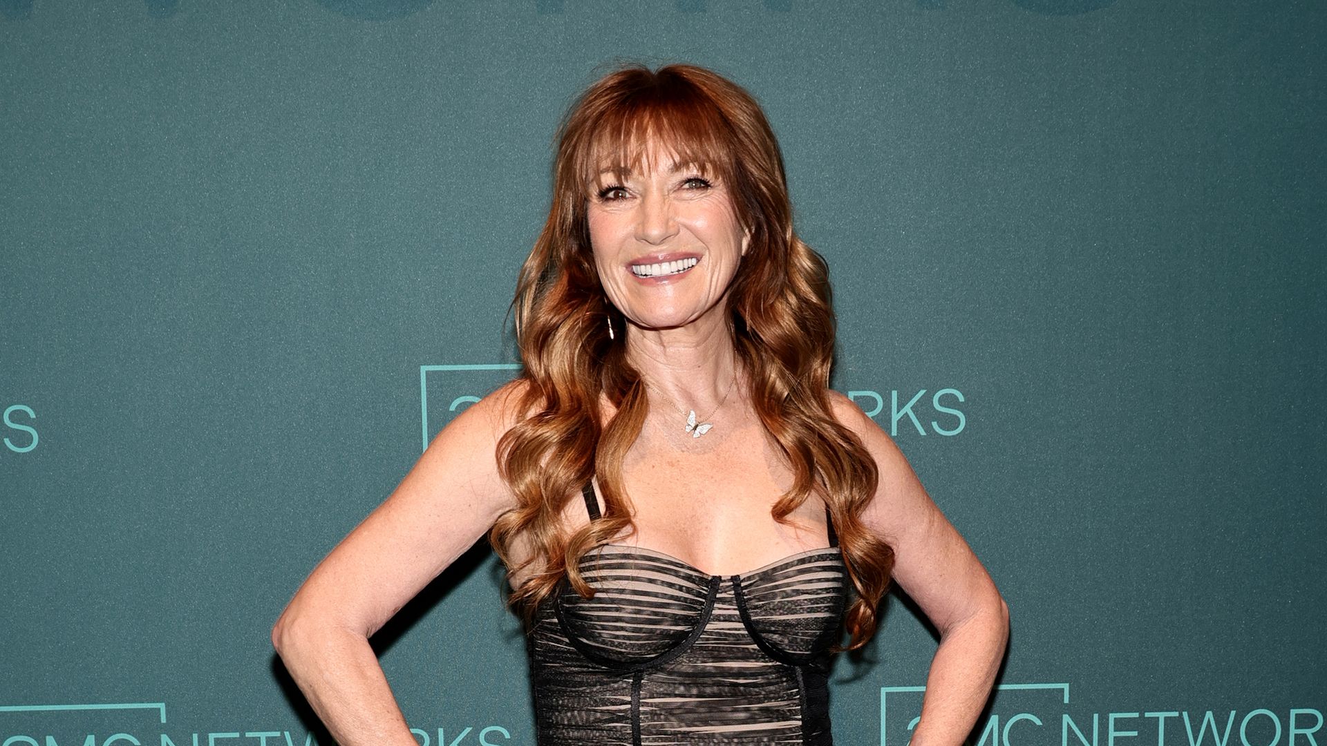 Zeitlose Schönheit Jane Seymour strahlt in hautengem Kleid