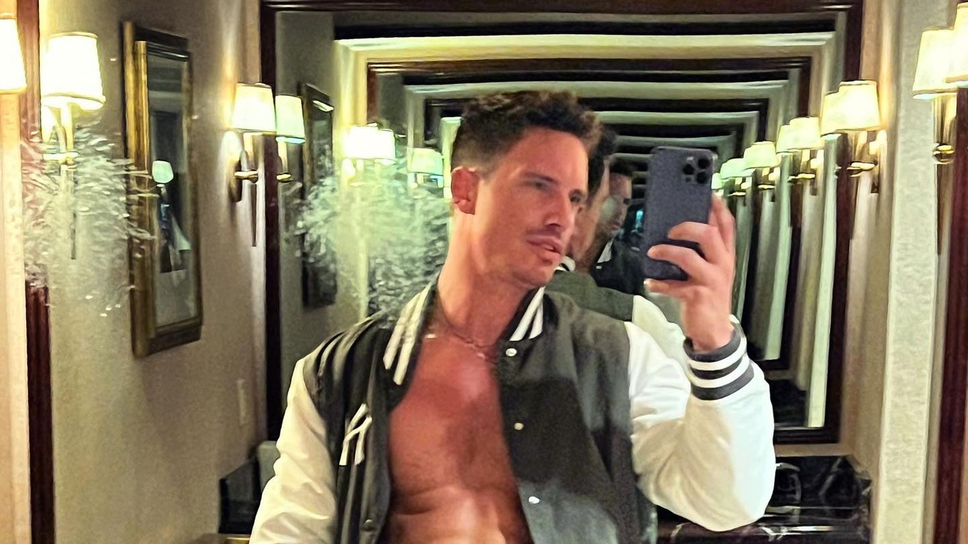 Beim Selfiemachen gestürzt? Model Jeff Thomas (35) ist tot